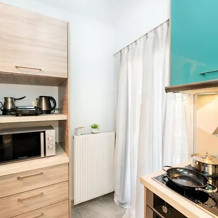 Urban Bloom Oasis - Mini Zen Maison Apartment Akovitika