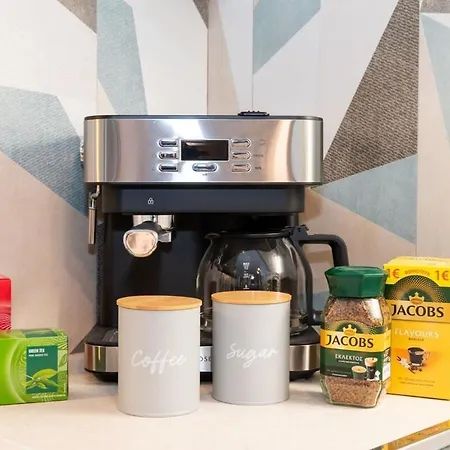 Urban Bloom Oasis - Mini Zen Maison Apartament Akovítika