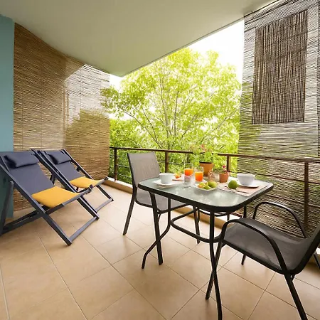 Urban Bloom Oasis - Mini Zen Maison Apartment Akovitika